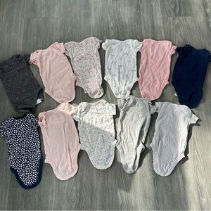 Carter’s NB Onesie Bundle (11 onesies)
